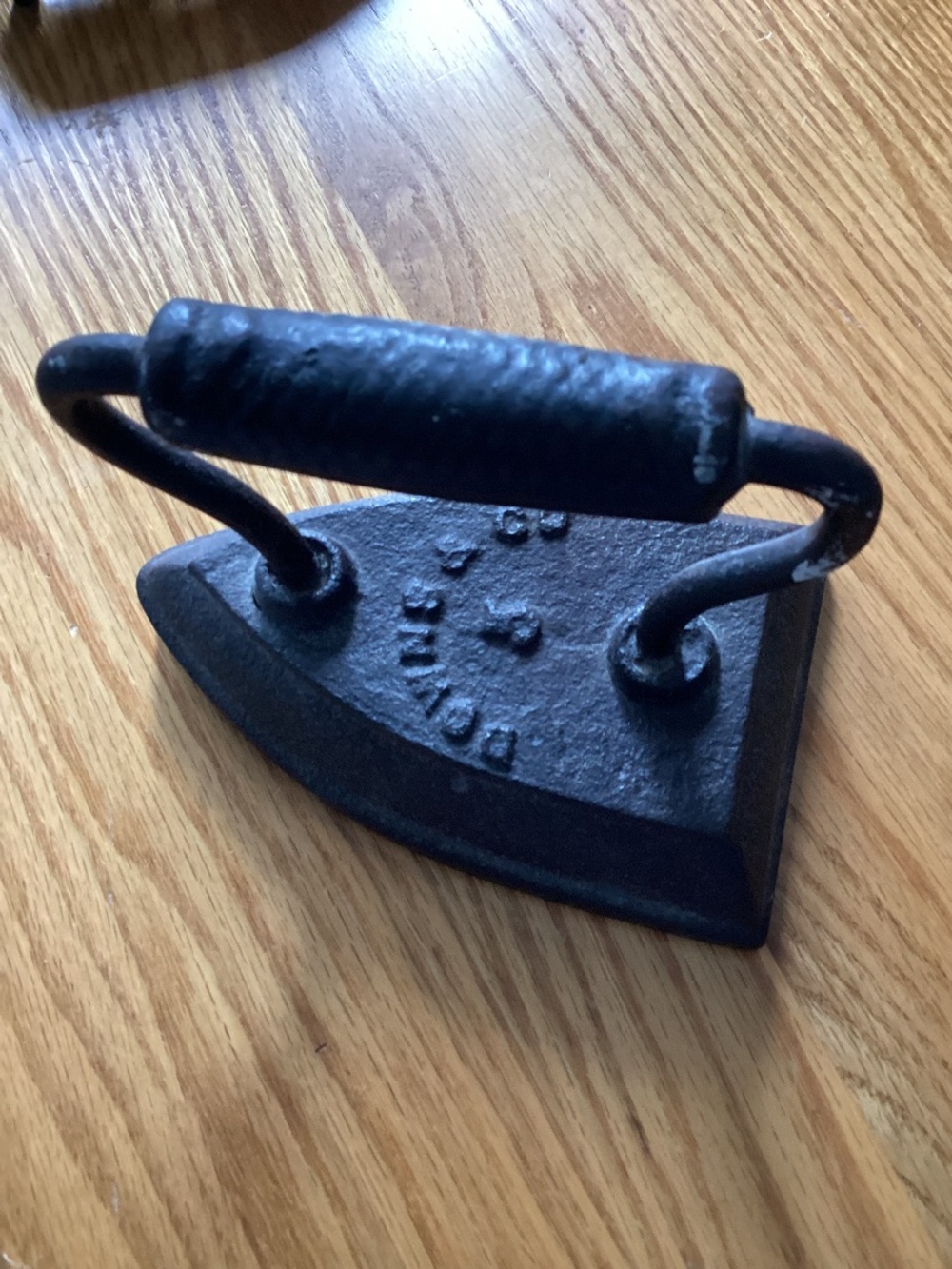 Vintage Downs & Co cast Iron flat iron No 5